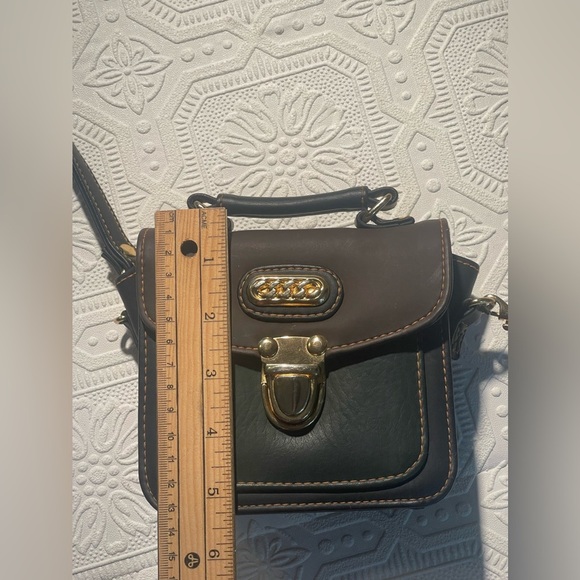 Vintage Veneta Dark Green and Brown Leather Shoulder Hand Bag with Gold Hardware - Picture 15 of 16